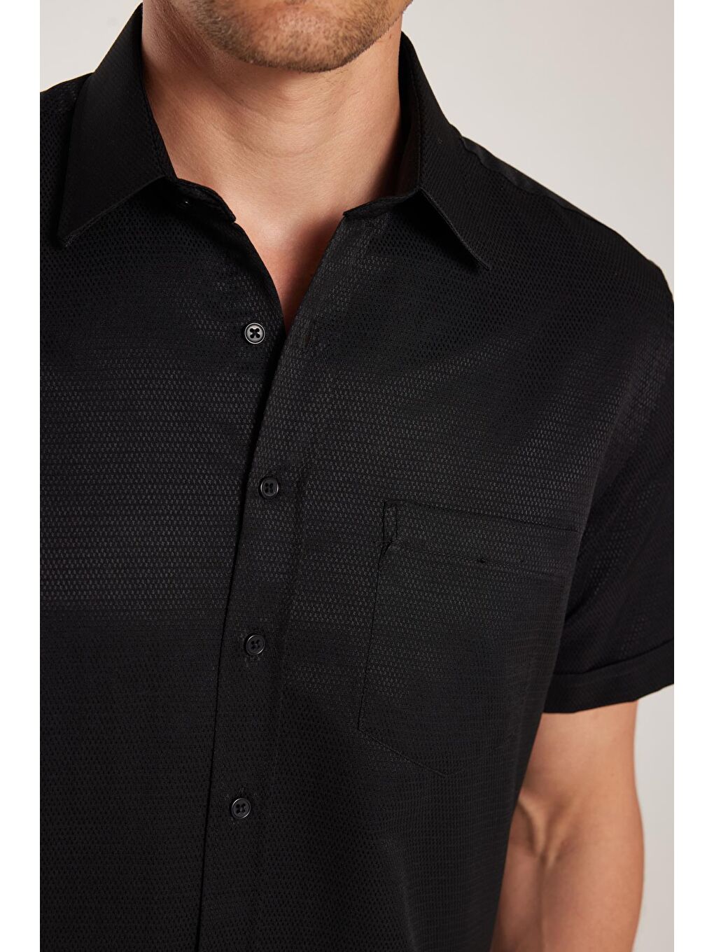 Erkek Regular Fit Klasik Kesim Kısa Kollu Pamuklu Tek Cepli Armürlü Siyah Gömlek-2