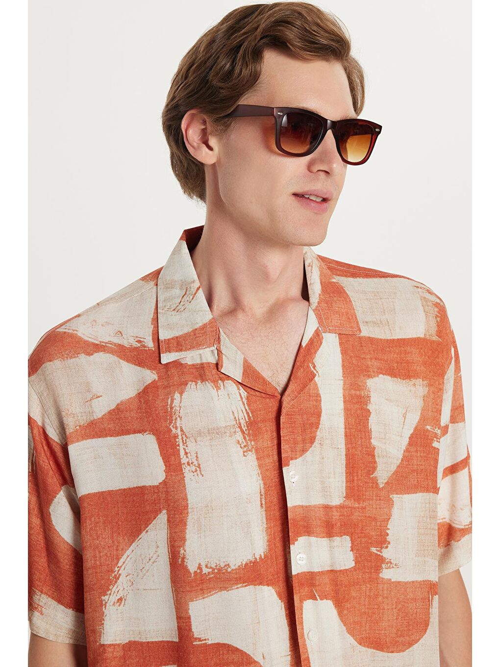 Karışık Erkek Relax Fit Rahat Kesim Kısa Kollu Apaş Yaka Viskon Baskılı Gömlek-1