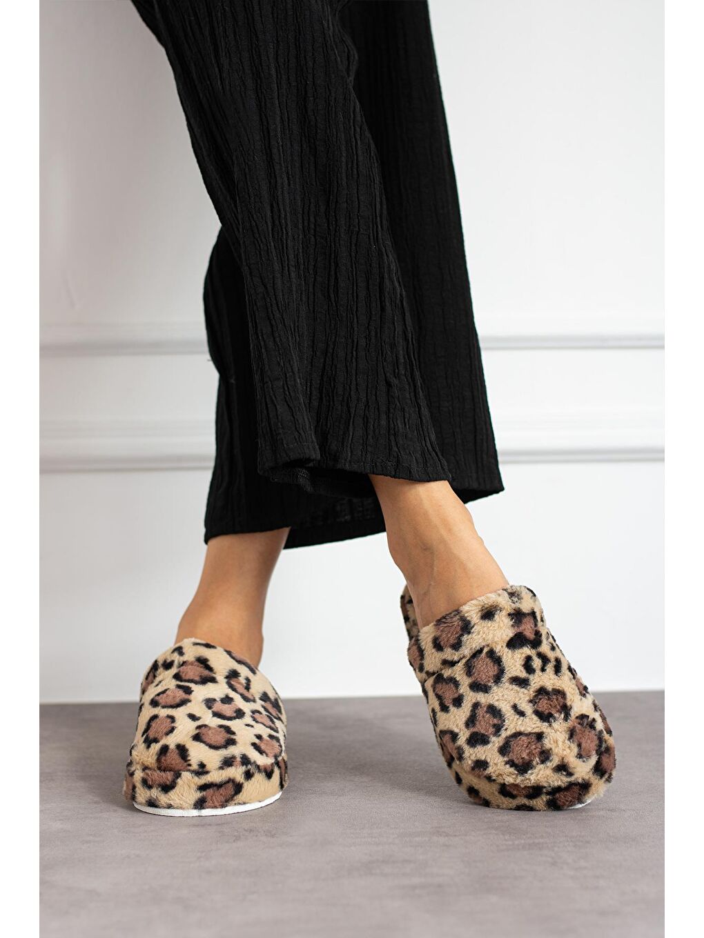 Sarı TÜYLÜ KAPALI Kadın Ev Terliği Kışlık Terlik Sessiz Taban-4