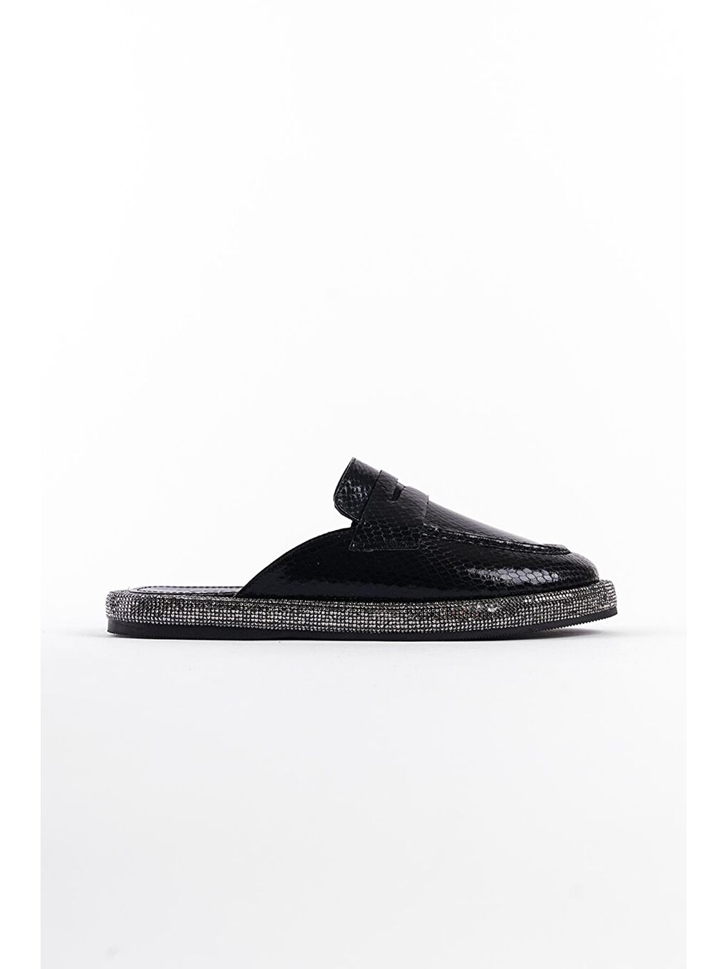 Siyah Taşlı Burnu Kapalı Kadın Terlik-1