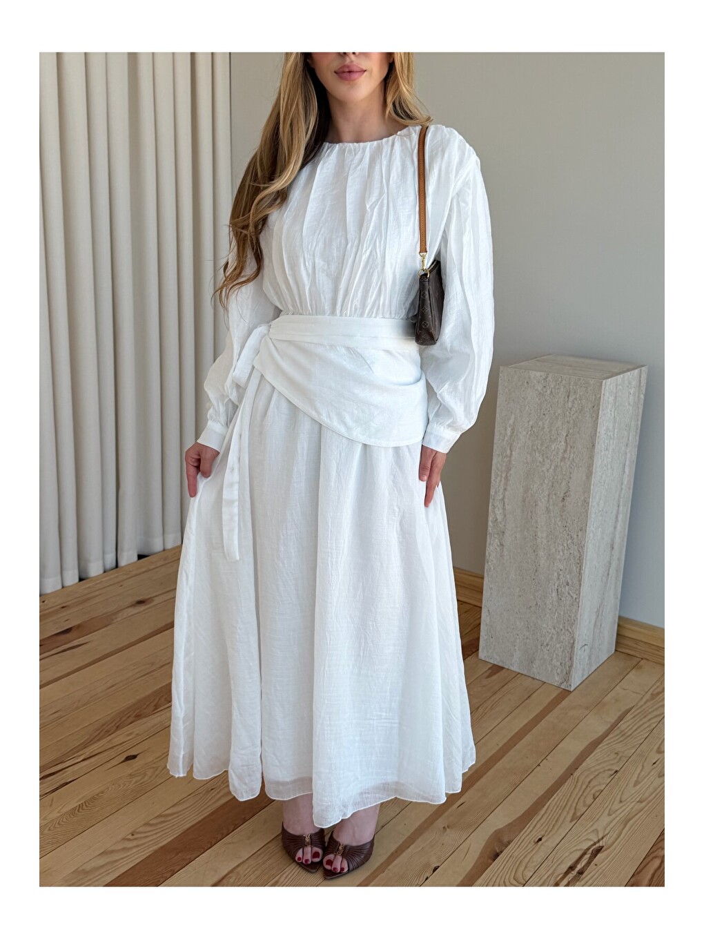 Beyaz Beli Lastikli Seyyar Kuşaklı Uzun Elbise - 7051-1