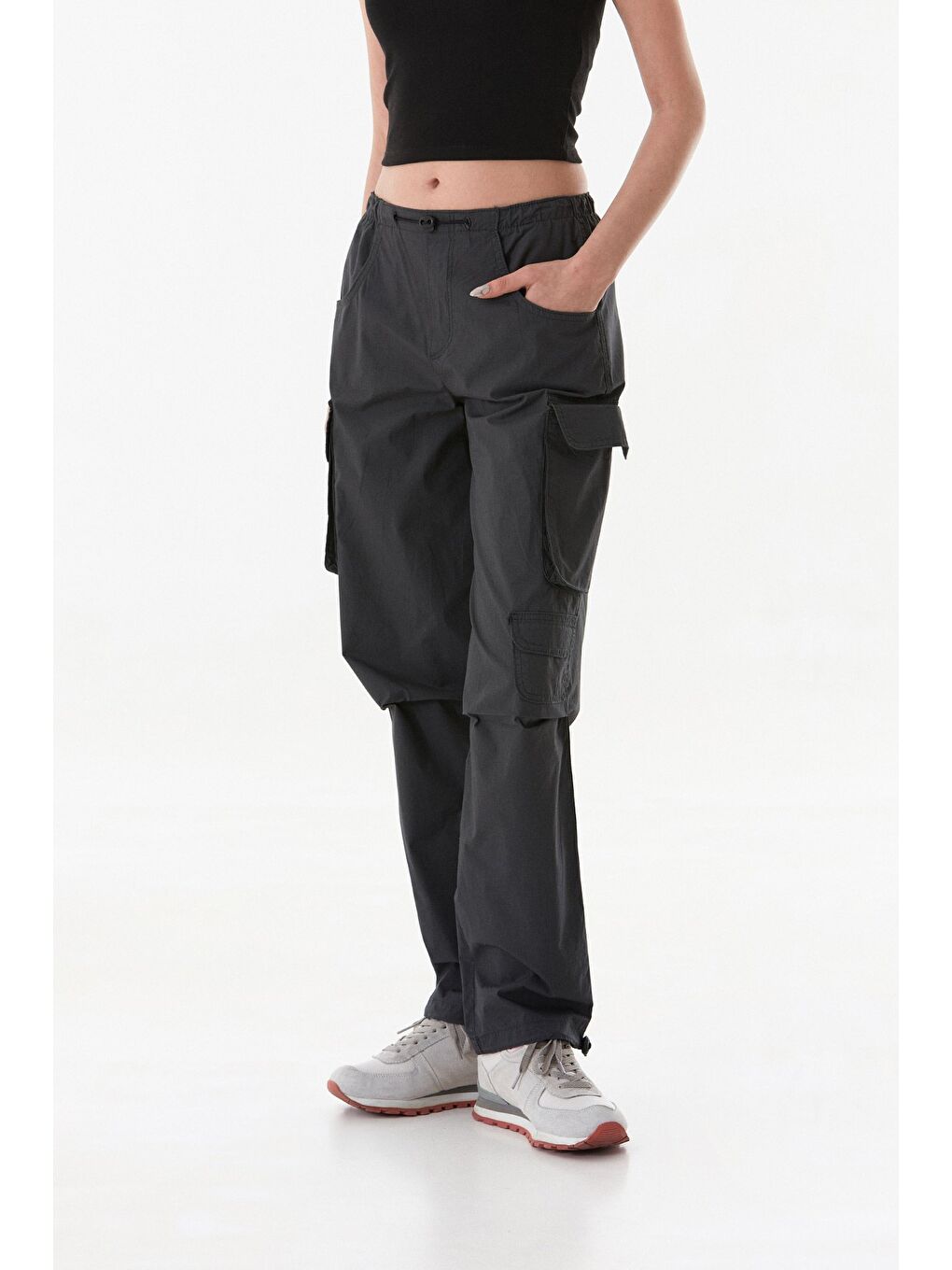Gri Beli Ve Paçası Stoperli Kargo Cepli Paraşüt Kumaş Pantolon-1