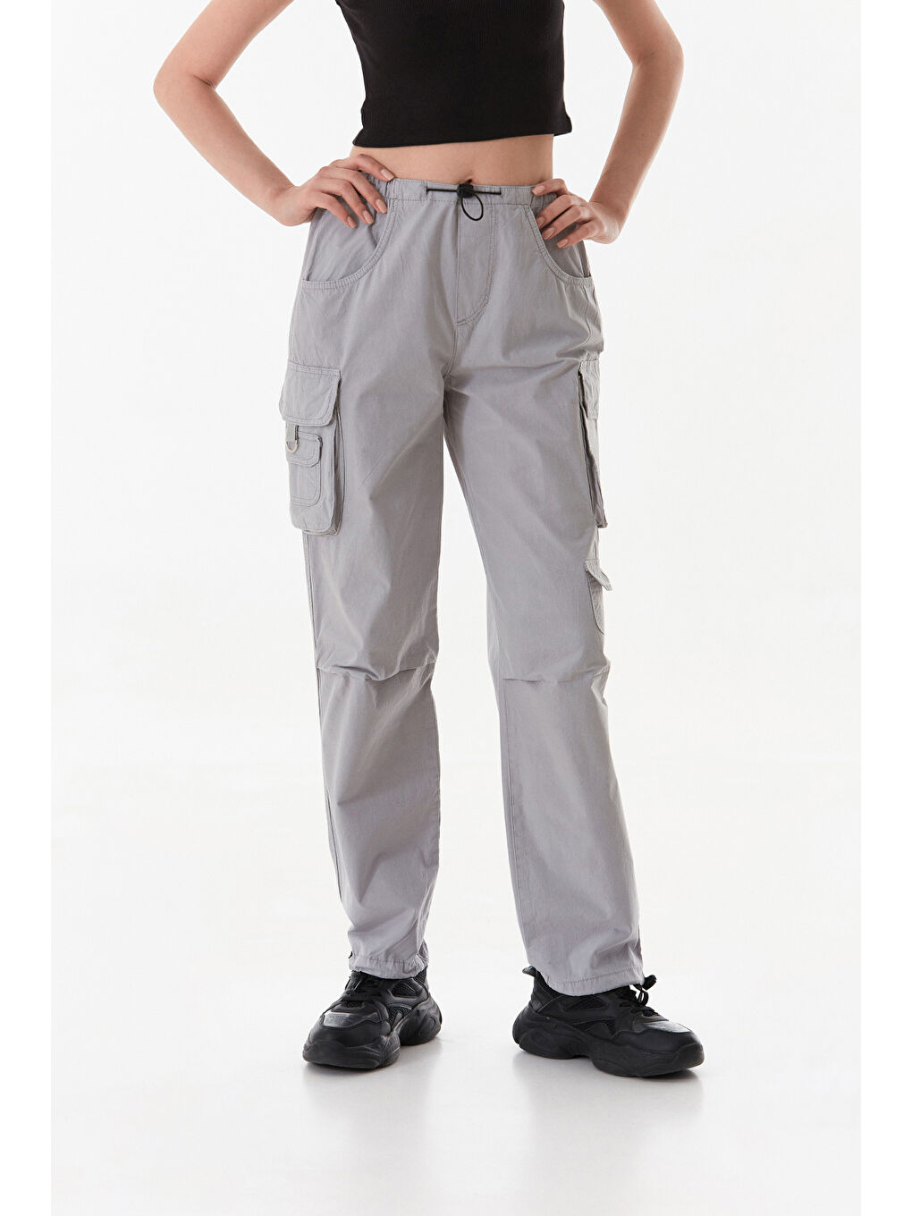Gri Beli Ve Paçası Stoperli Kargo Cepli Paraşüt Kumaş Pantolon-2