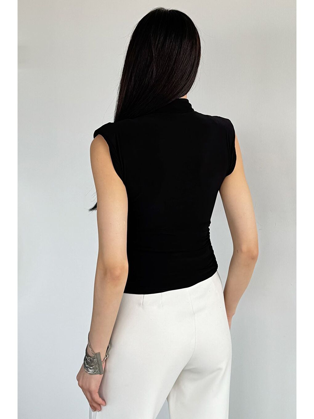 Siyah Kadın Omuz Vatkalı Kruvaze Yaka Bluz-3