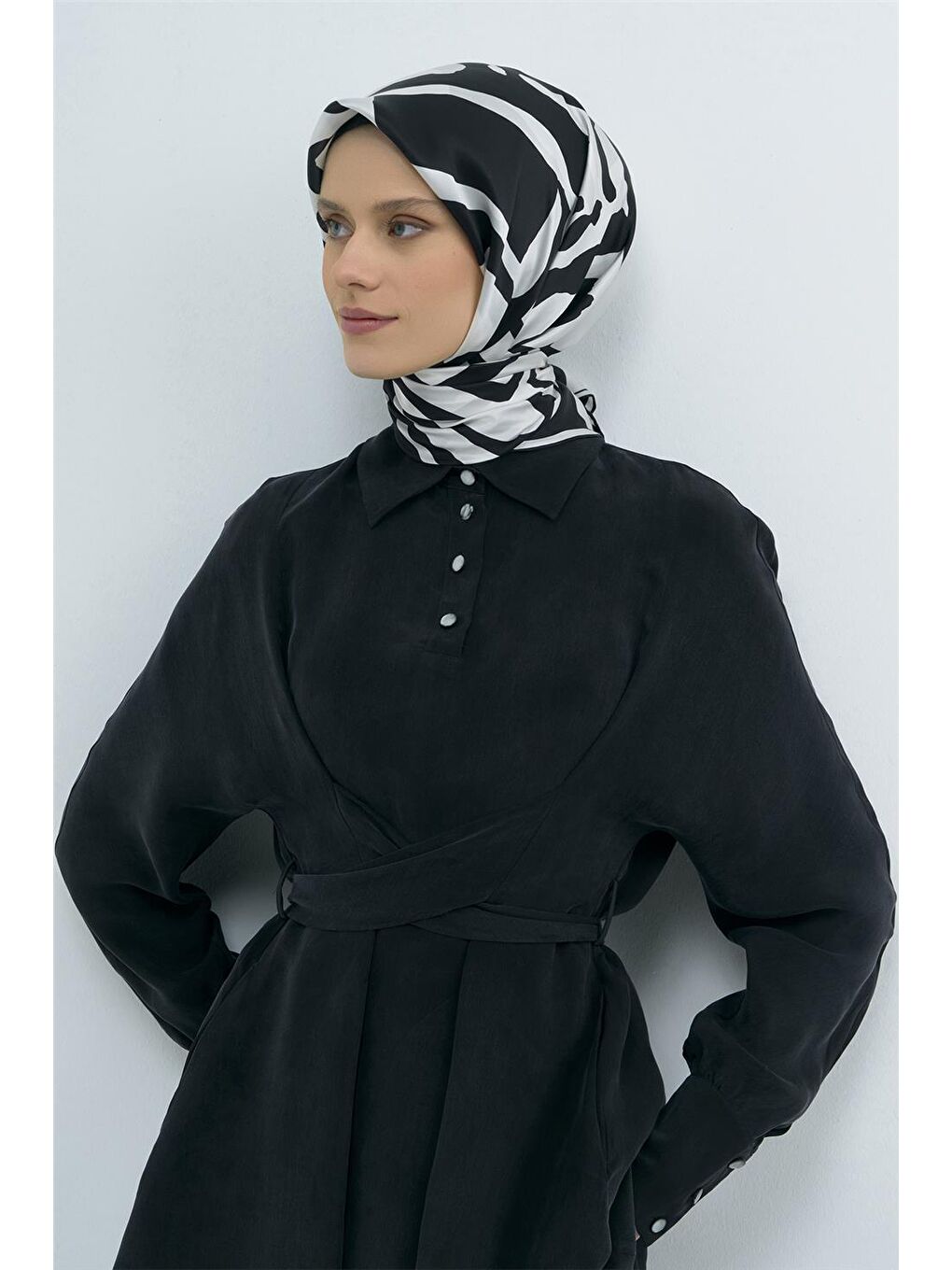 Siyah Saf İpek Twill Eşarp 9554D 54-1