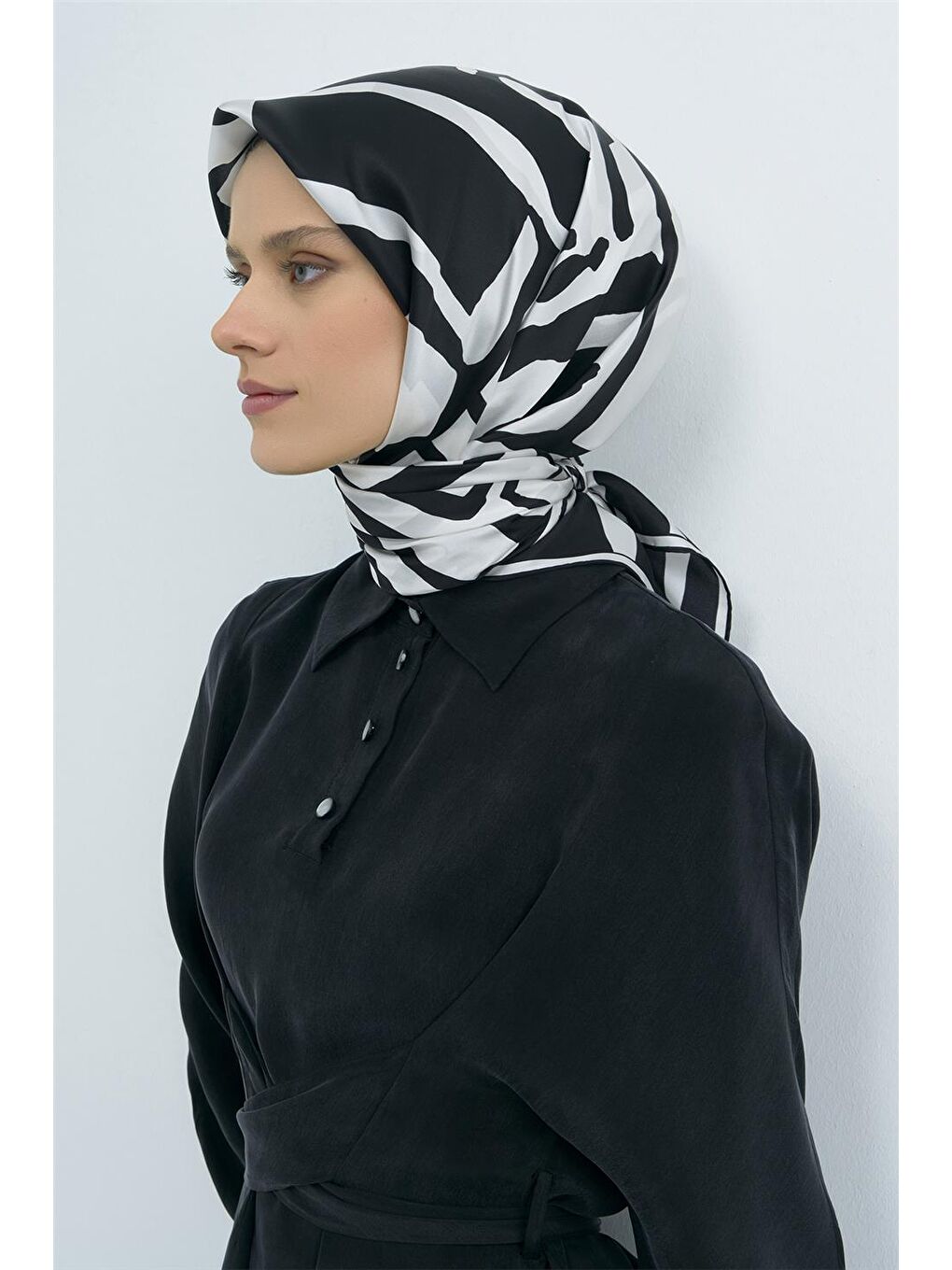 Siyah Saf İpek Twill Eşarp 9554D 54-3