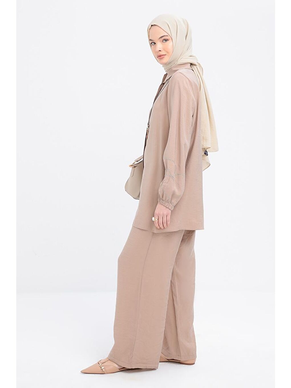 Bej Vizon-Zincir Nakışlı Kolu Lastikli Gömlek-1