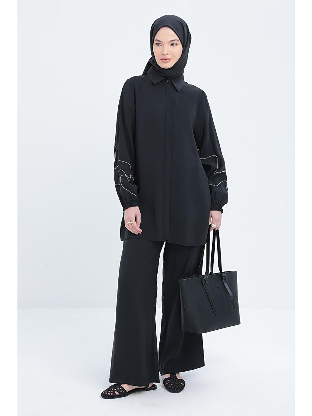 Siyah-Zincir Nakışlı Kolu Lastikli Gömlek-1