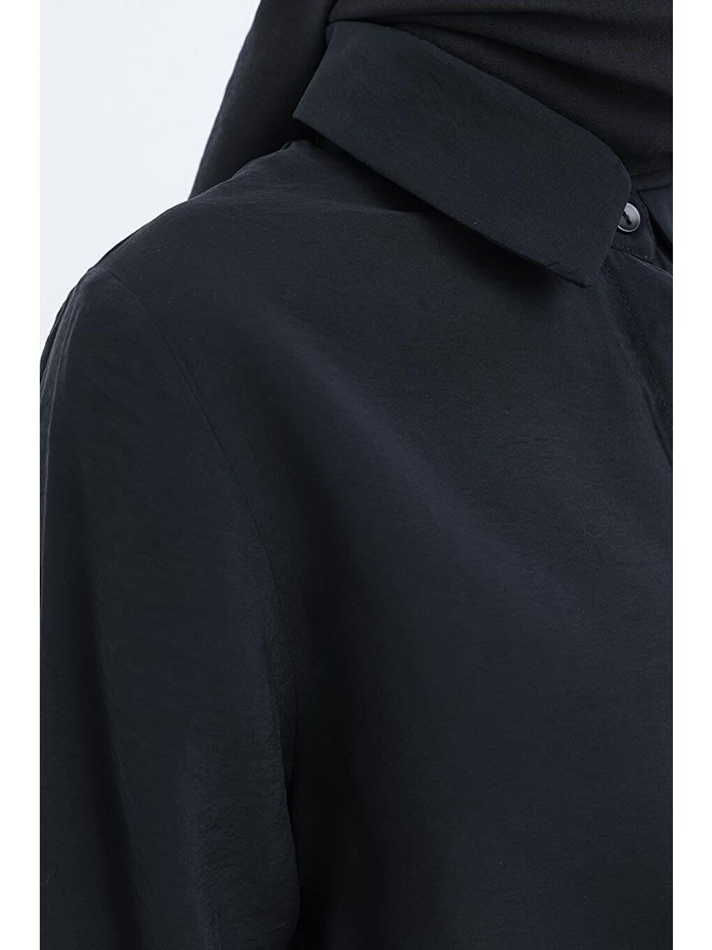 Siyah-Zincir Nakışlı Kolu Lastikli Gömlek-4