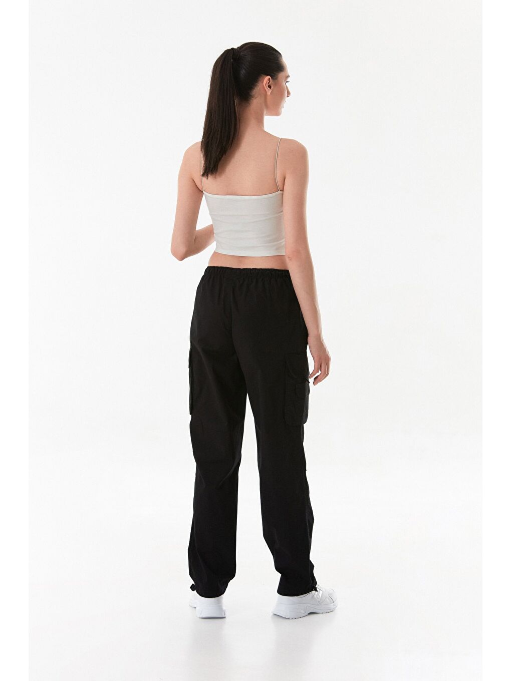 Siyah Beli Ve Paçası Stoperli Kargo Cepli Paraşüt Kumaş Pantolon-2