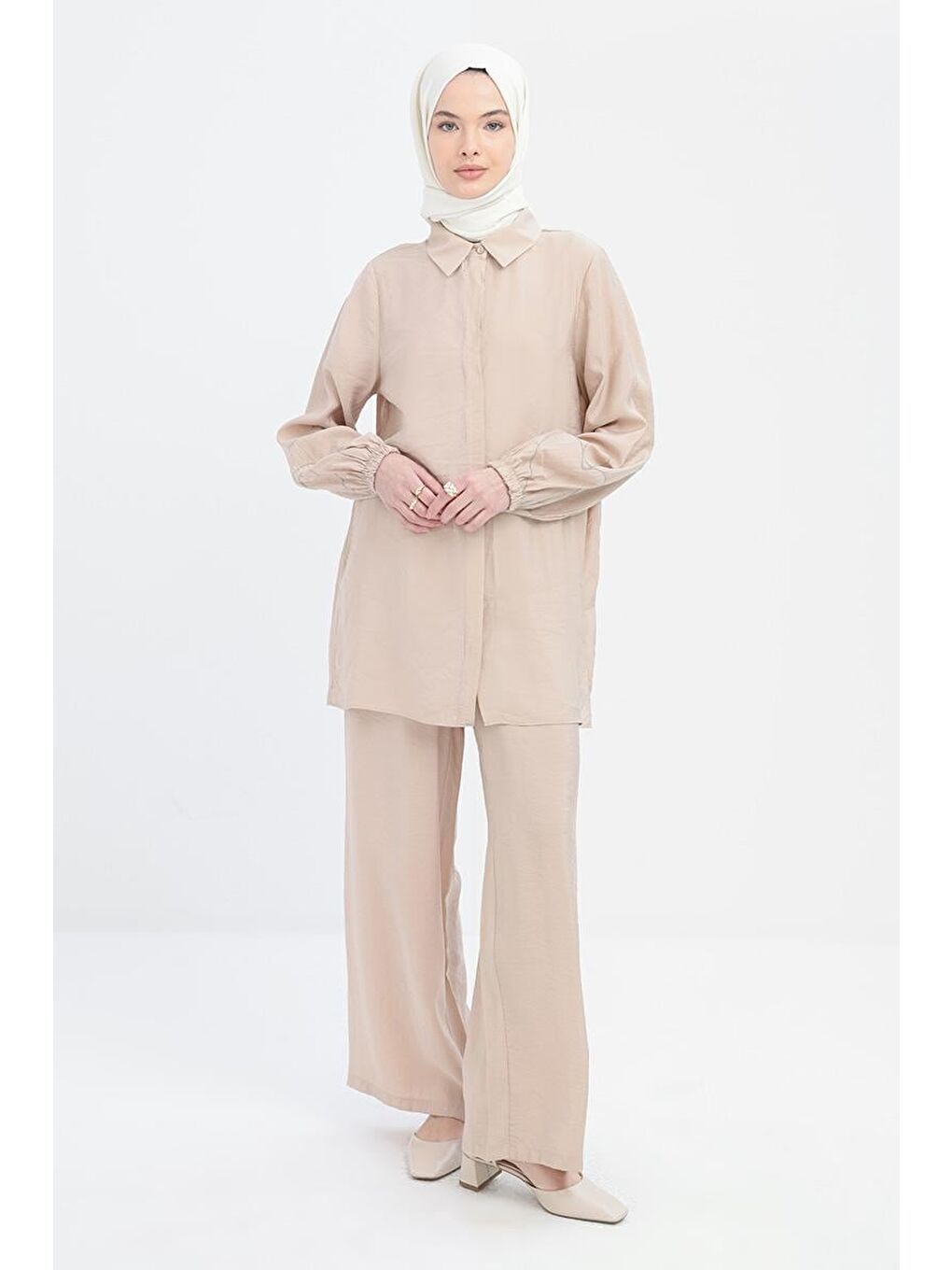 Bej-Zincir Nakışlı Kolu Lastikli Gömlek