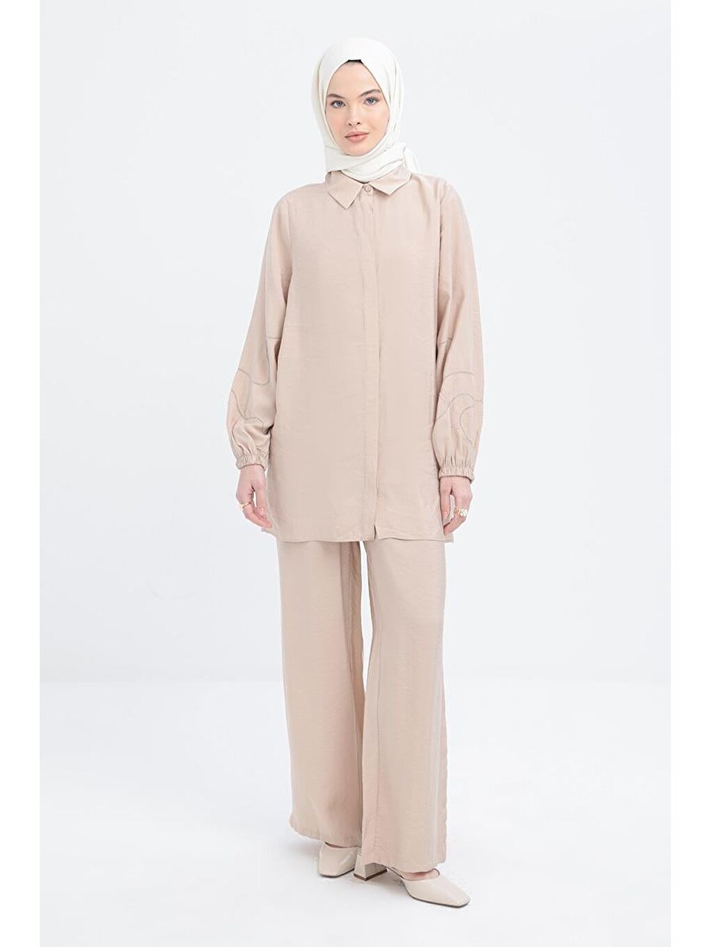 Bej-Zincir Nakışlı Kolu Lastikli Gömlek-1