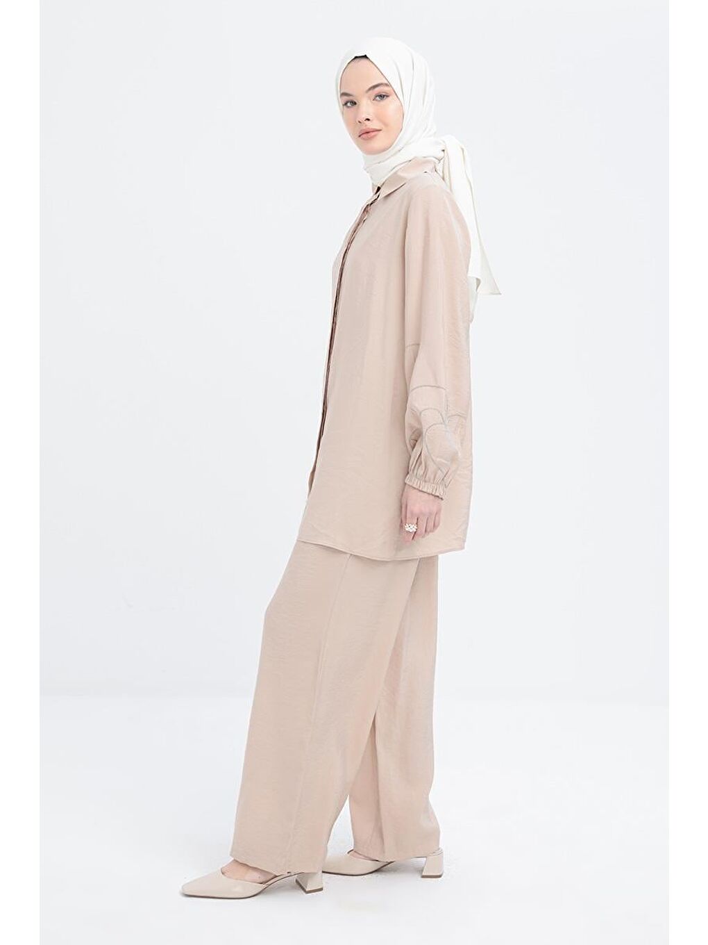 Bej-Zincir Nakışlı Kolu Lastikli Gömlek-2