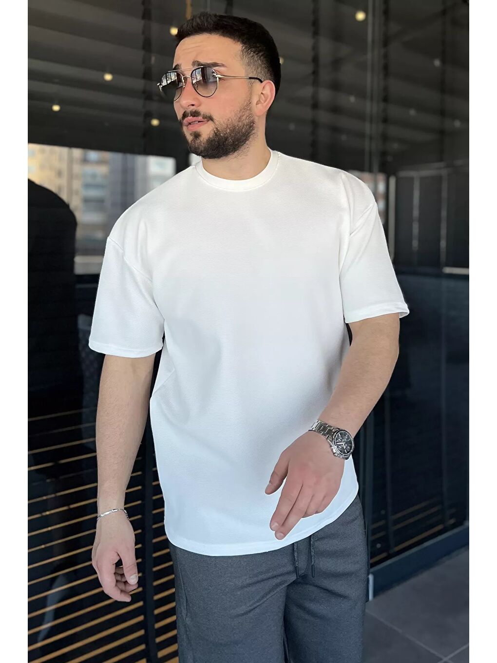 Beyaz Erkek Bisiklet Yaka Kendinden Desenli Tişört-1