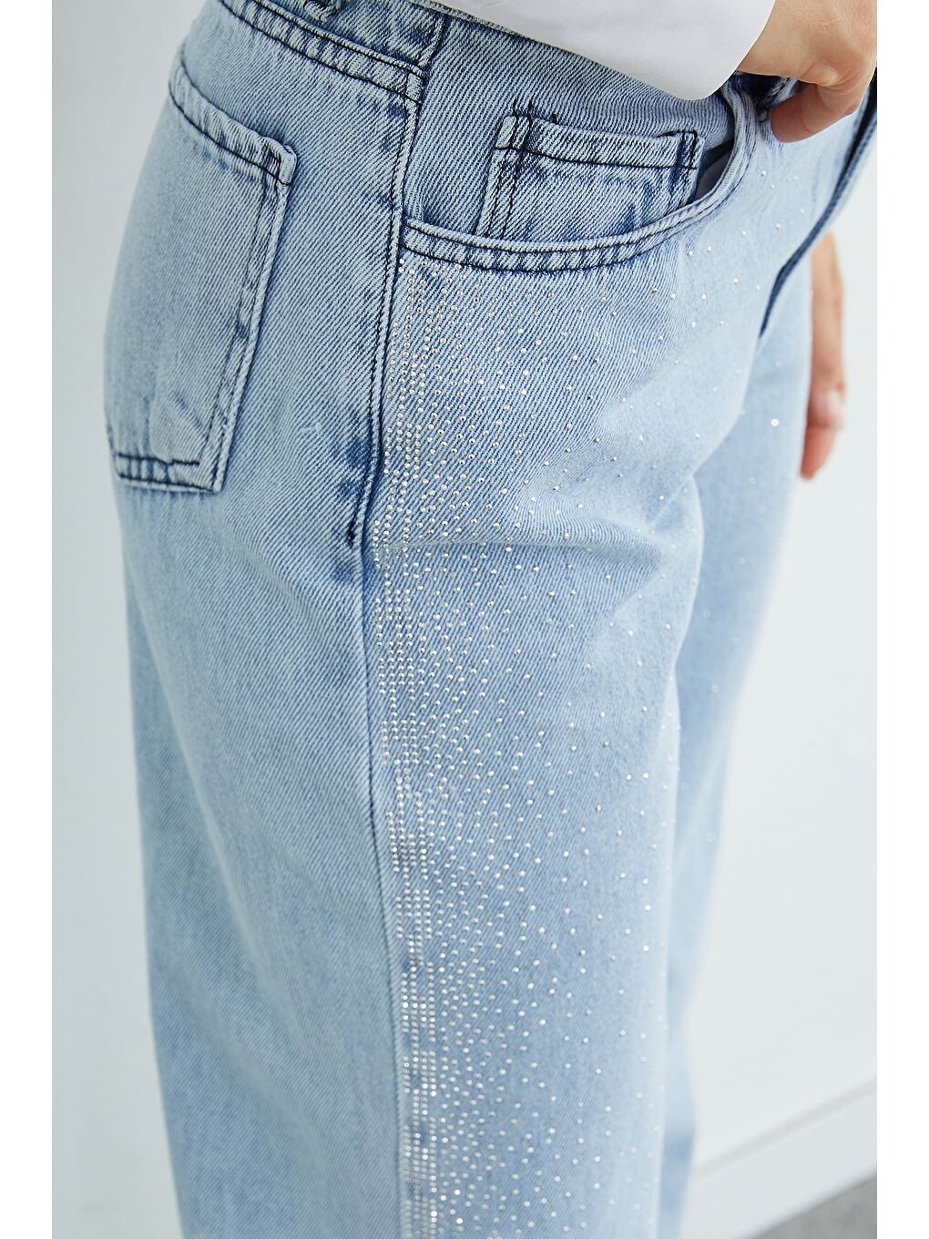 Mavi Yüksek Bel Taş Detaylı Jean-4