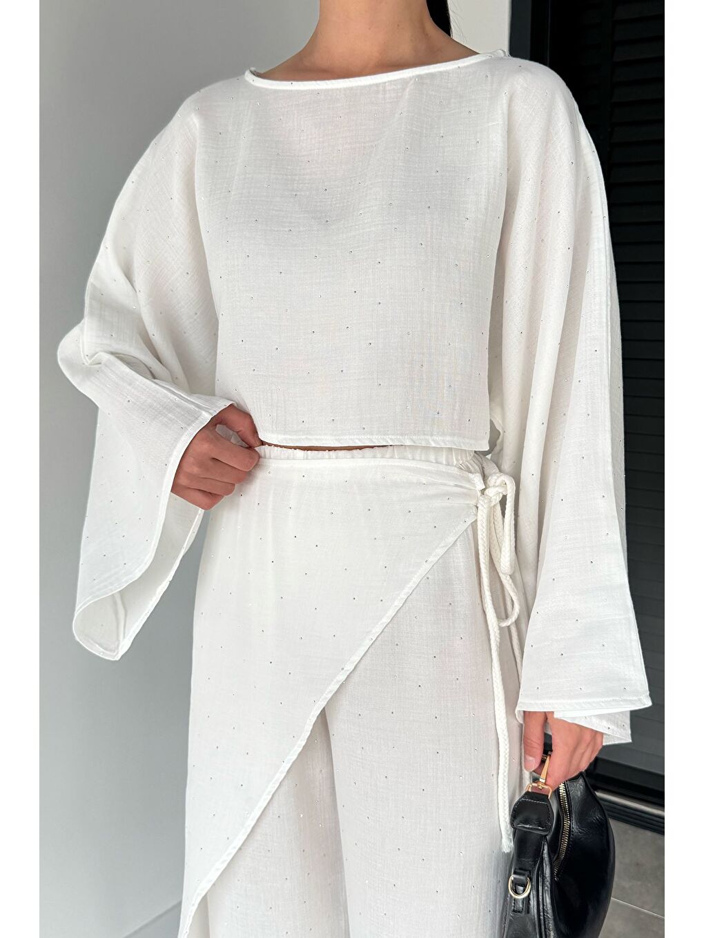 Ekru Kadın Taş İşlemeli Yarasa Kol Bluz-1