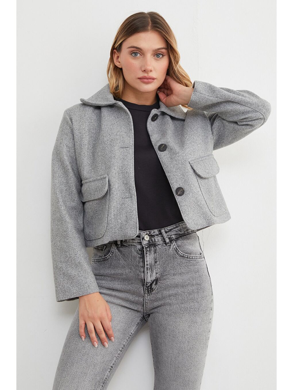 Gri Düğmeli Cepli Kısa Kaşe Kaban-1