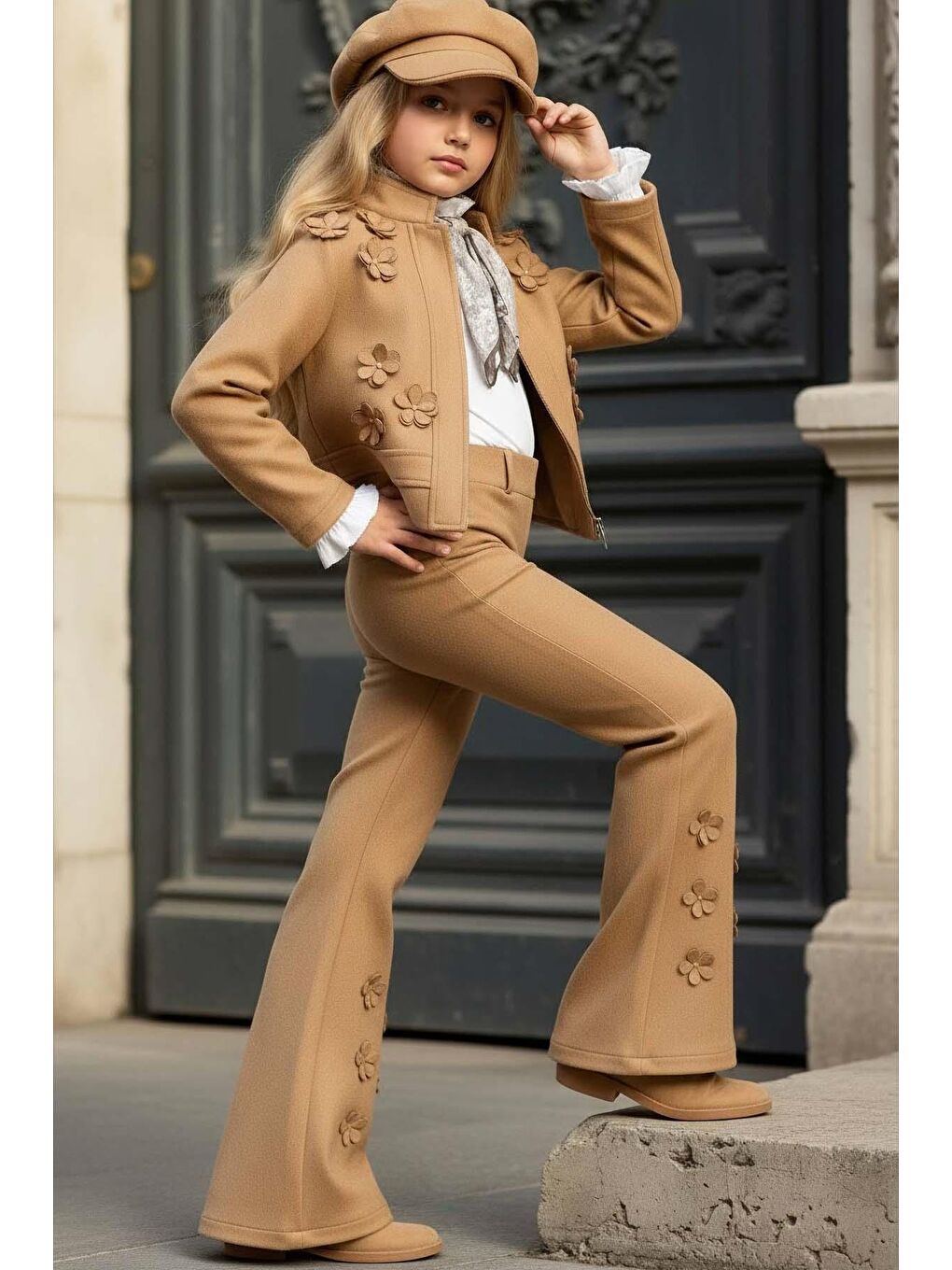 Kahverengi Kız Çocuk Kristal Taş Düğmeli Şifon Gömlek Çiçek Desen İşlemeli Ceket Süet Taba Alt Üst Takım-2