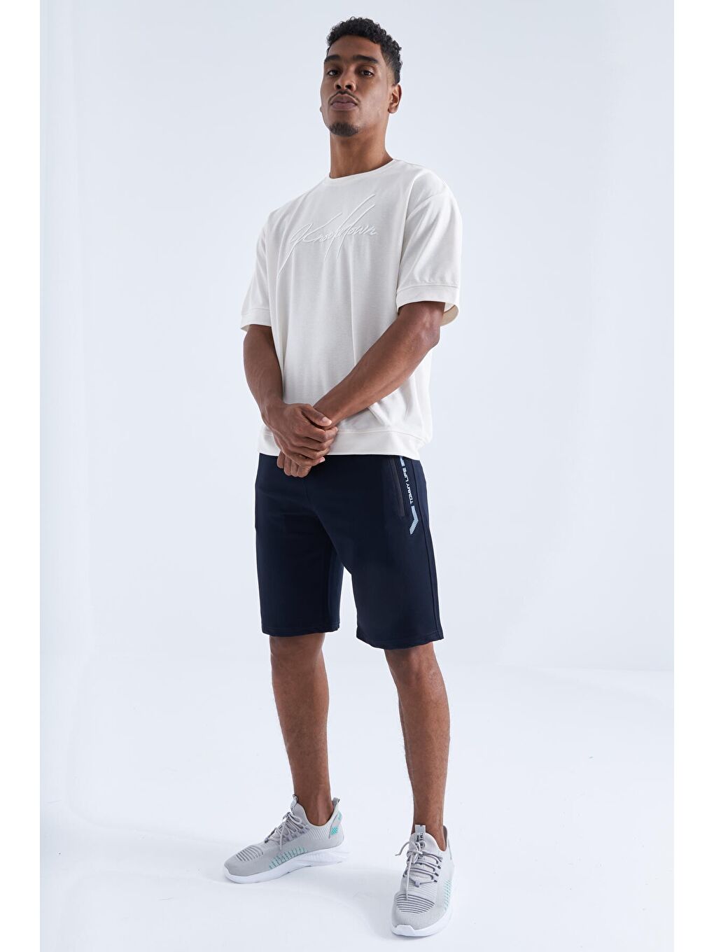 Lacivert Laci - Beyaz Fermuar Cepli Yazı Detaylı Standart Kalıp Erkek Şort - 81141