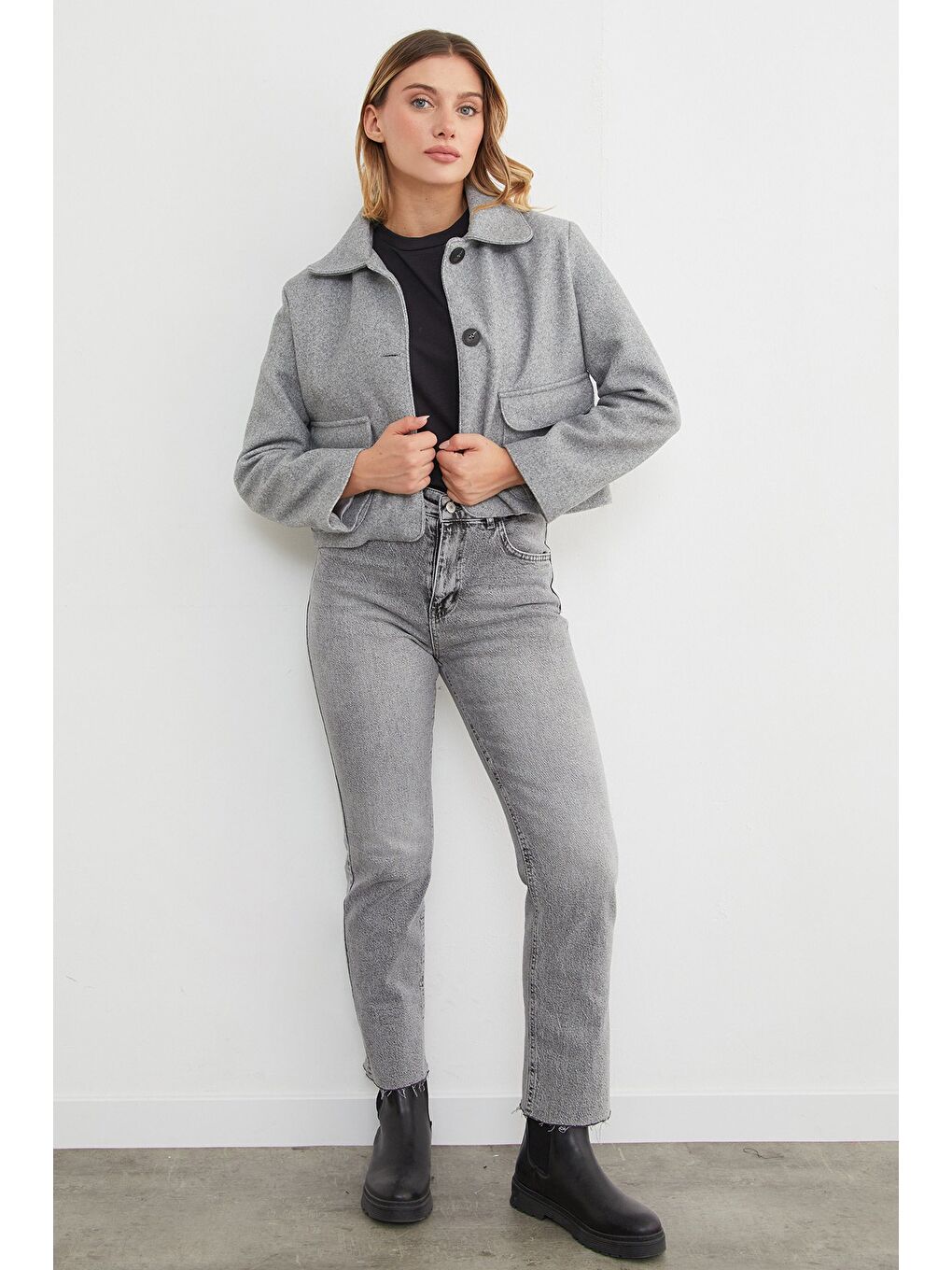 Gri Düğmeli Cepli Kısa Kaşe Kaban-2