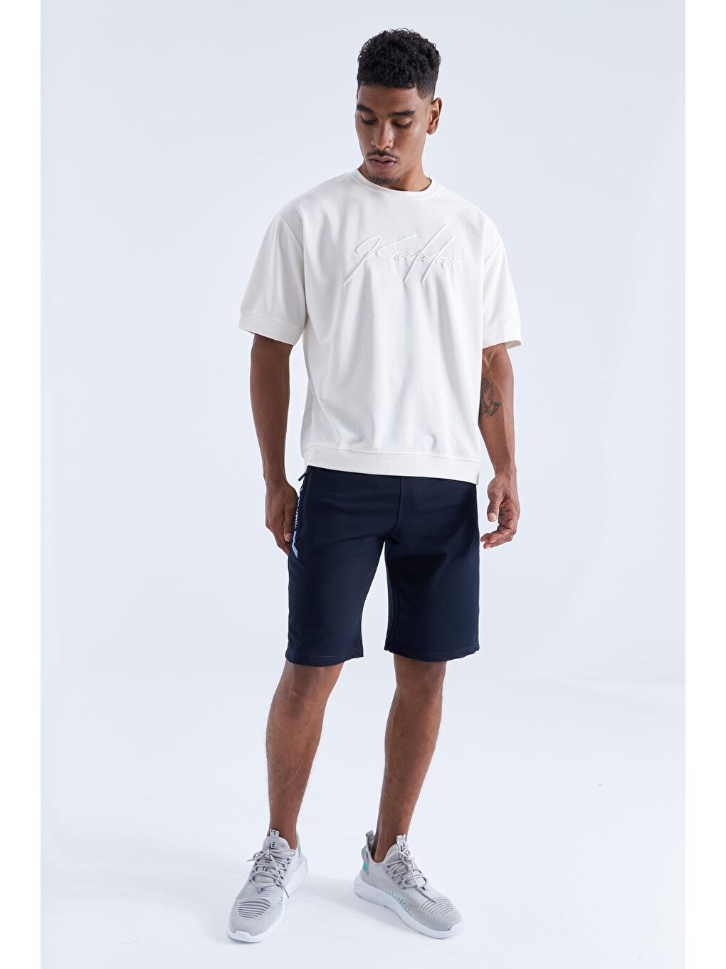 Lacivert Laci - Beyaz Fermuar Cepli Yazı Detaylı Standart Kalıp Erkek Şort - 81141-2
