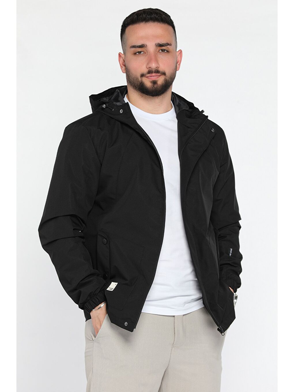 Siyah Erkek Fermuarlı Ve Çıtçıtlı Kapüşonlu Mevsimlik Mont