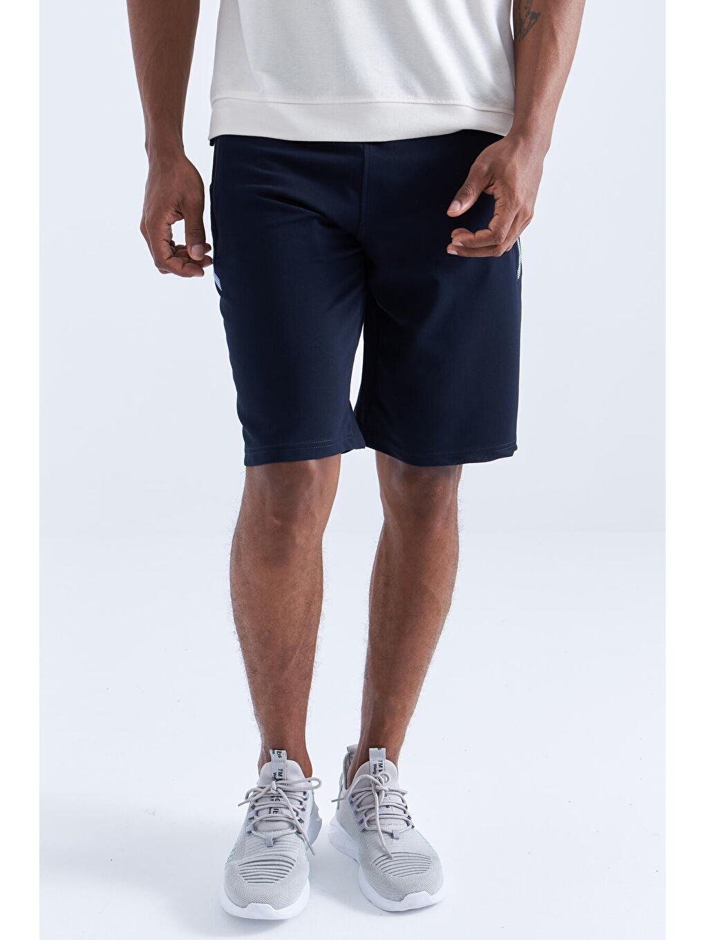 Lacivert Laci - Beyaz Fermuar Cepli Yazı Detaylı Standart Kalıp Erkek Şort - 81141-3