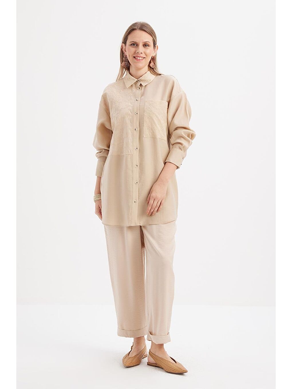 Bej-Fisto Detaylı Büyük Cepli Gömlek-1