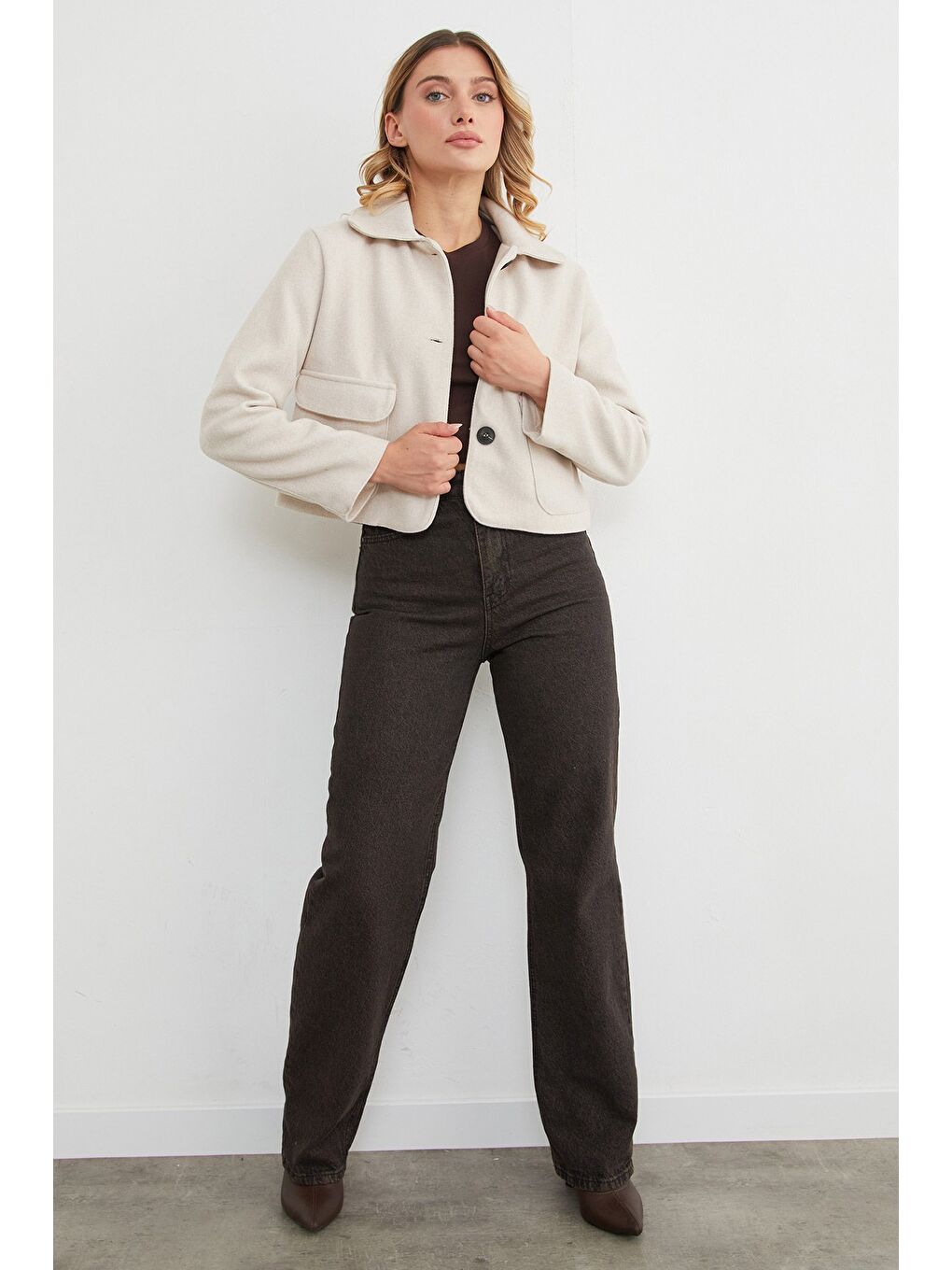 Bej Düğmeli Cepli Kısa Kaşe Kaban-2