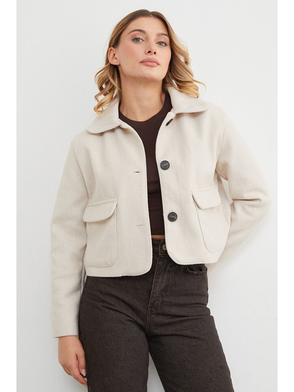 Bej Düğmeli Cepli Kısa Kaşe Kaban-3