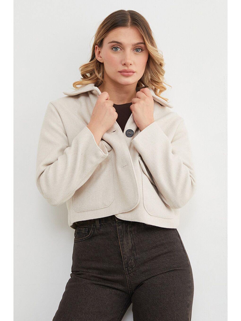 Bej Düğmeli Cepli Kısa Kaşe Kaban-4