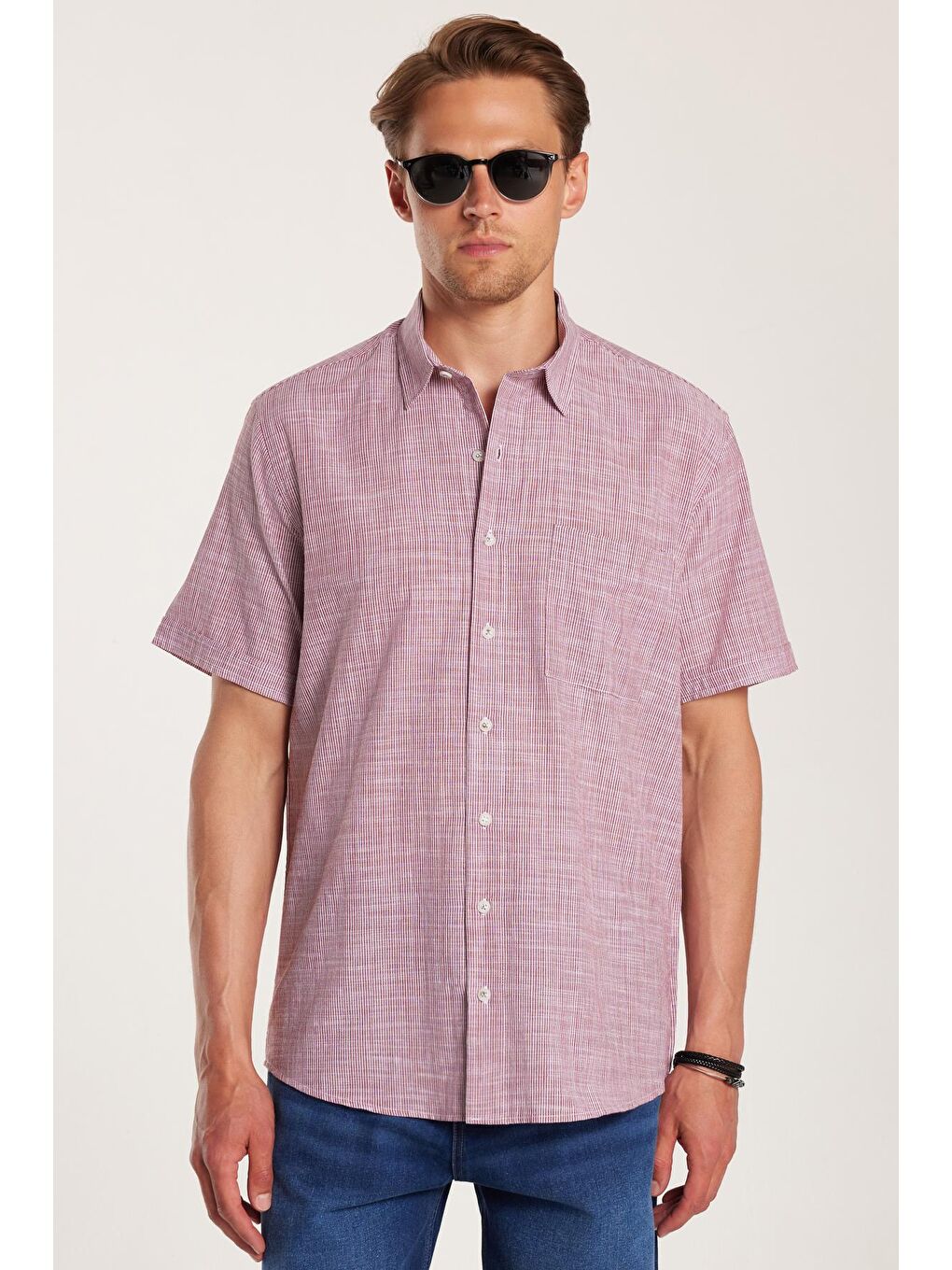 Erkek Regular Fit Klasik Kesim %100 Pamuk Kısa Kollu Keten Doku Tek Cepli Çizgili Bordo Gömlek-3