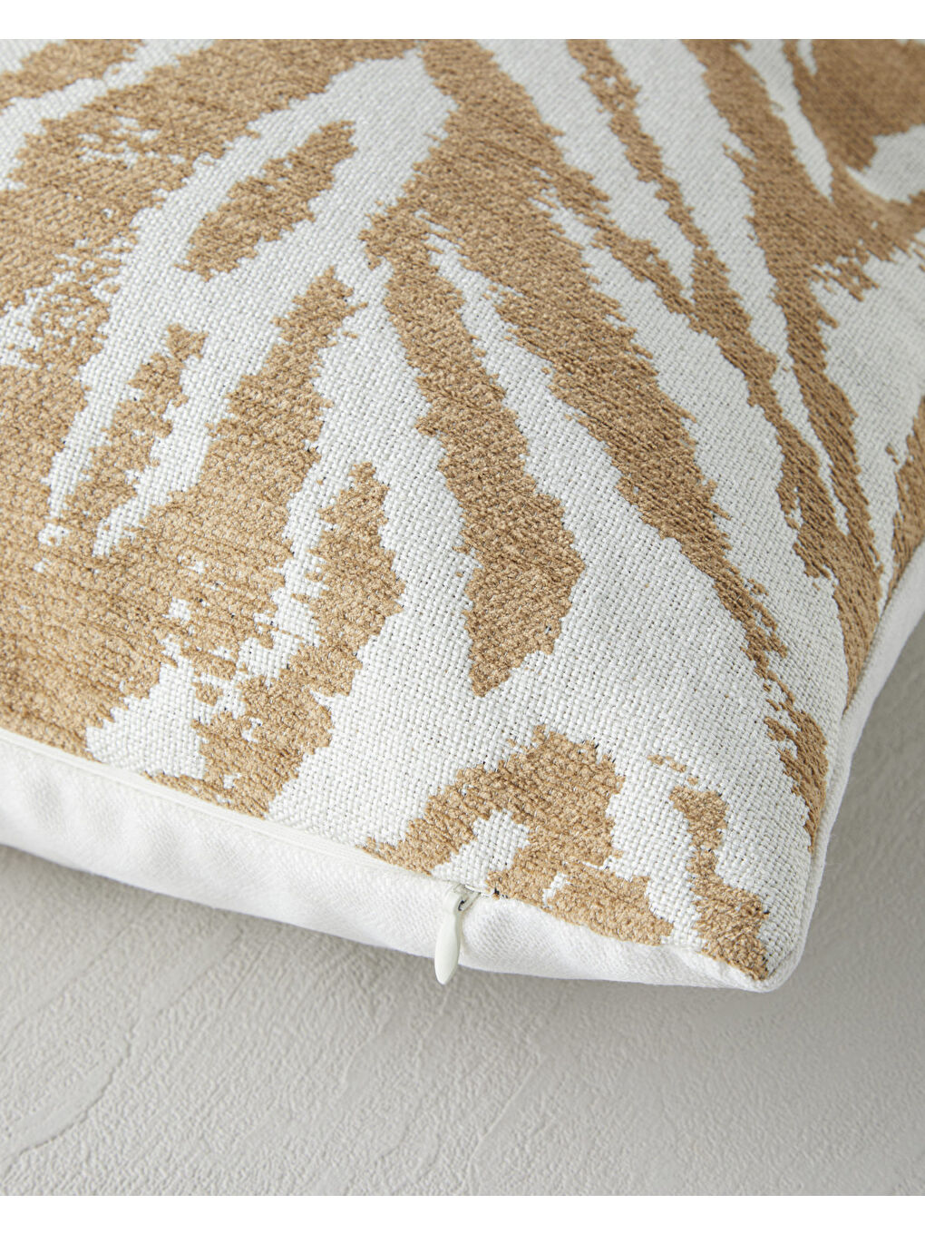 Zebra Dekoratif Kırlent 45x45 cm Bej-1