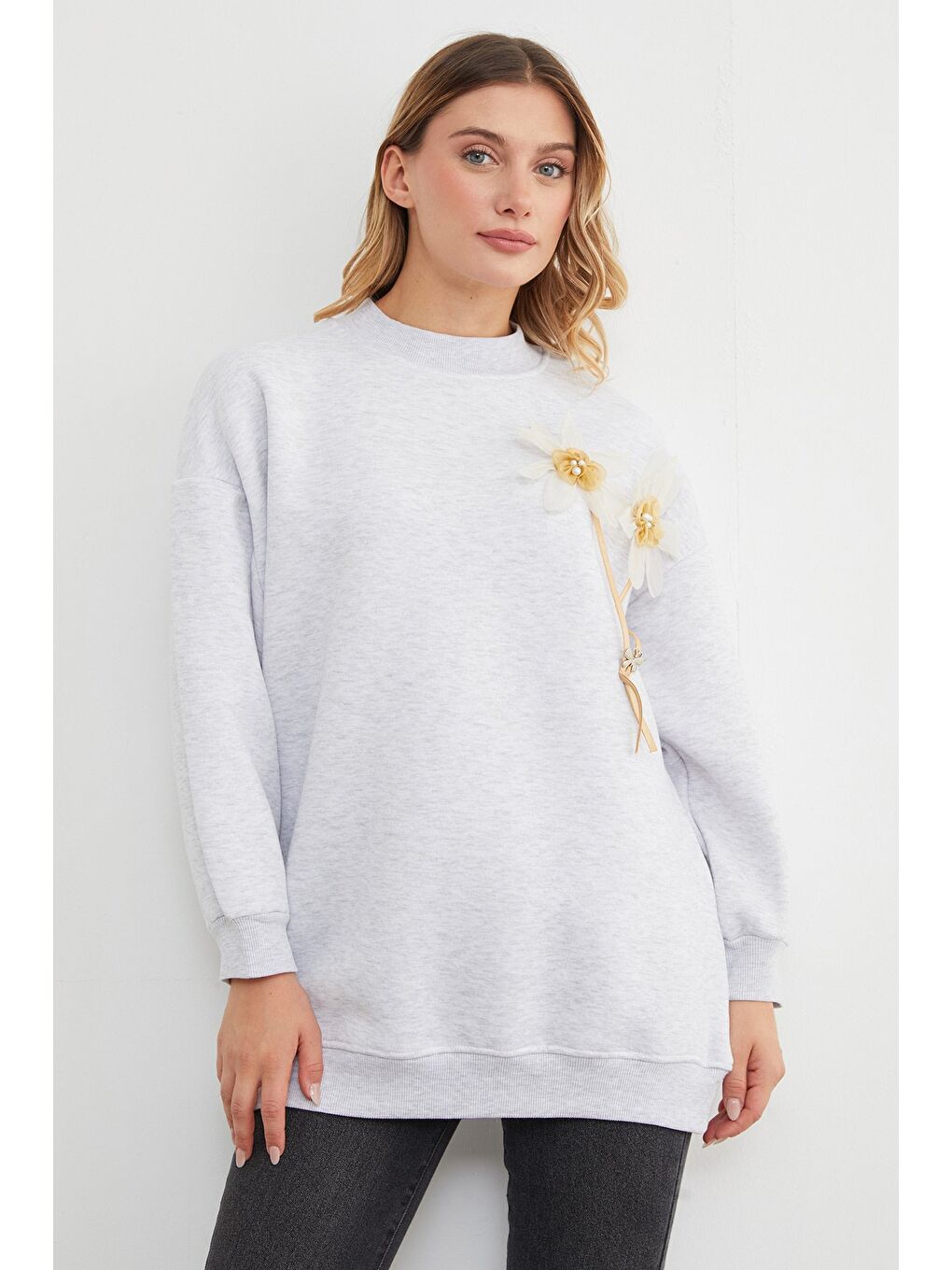 Gri 3 İplik Çiçek Aksesuarlı Oversize Tunik