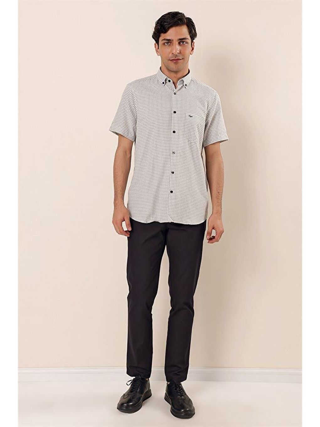 Siyah Kısa Kollu  Pamuklu Klasik Comfort Fit Rahat Kesim Gömlek 1004230156-1