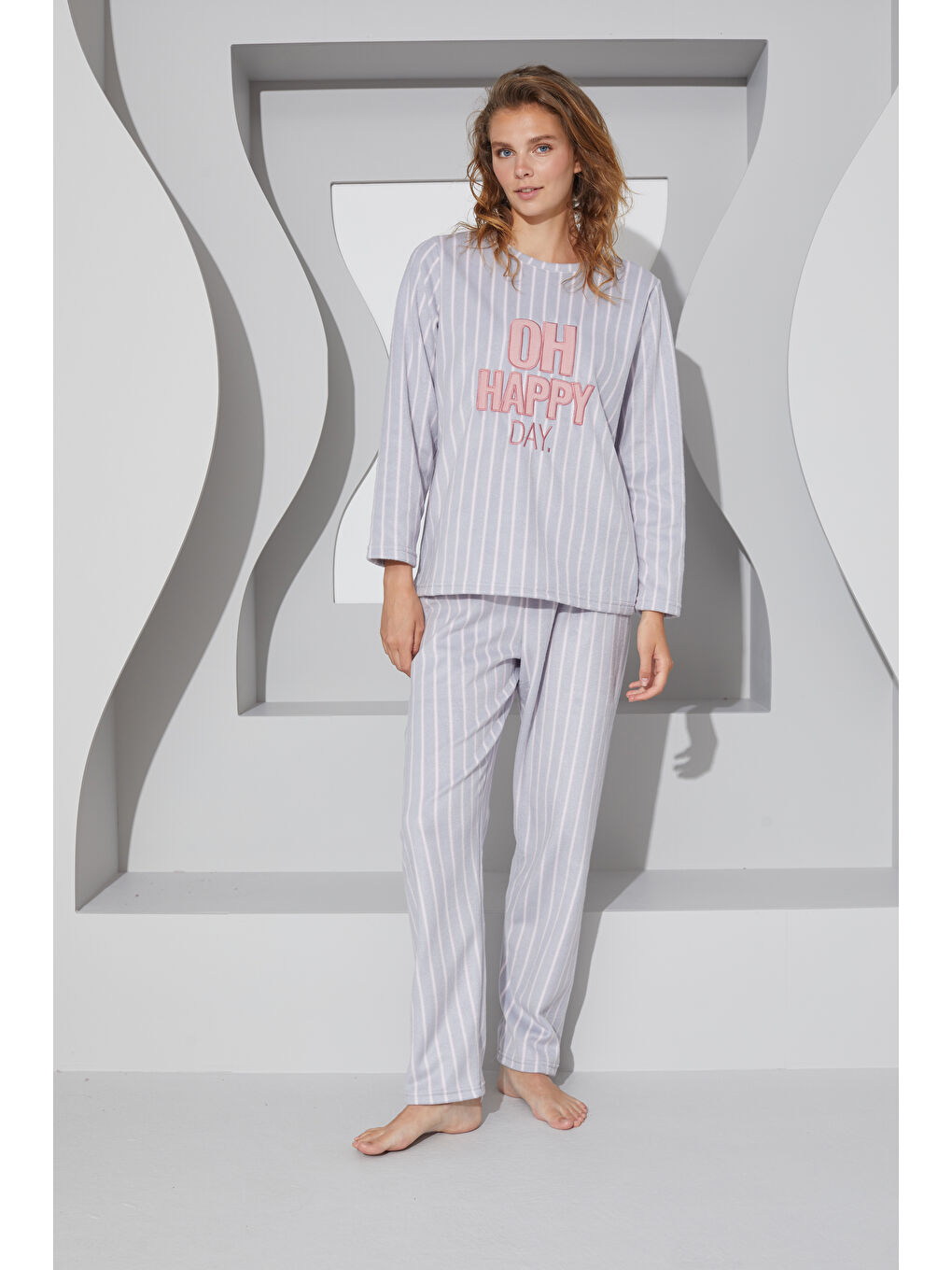 Gri Nakışlı Alt Üst Polar Pijama Takım 24223077