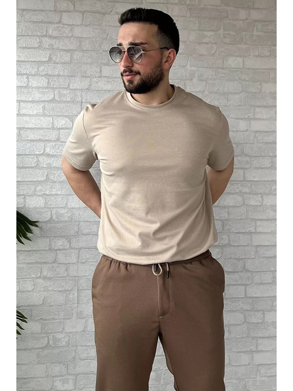 Bej Bisiklet Yaka Basic Erkek Tişört-1