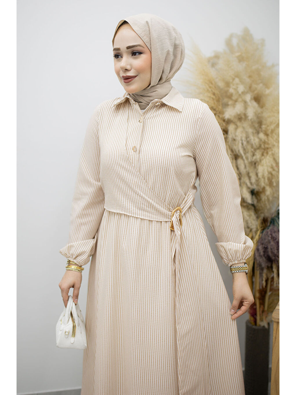Çizgili Tokalı Gömlek Elbise TSD260196 Bej-1