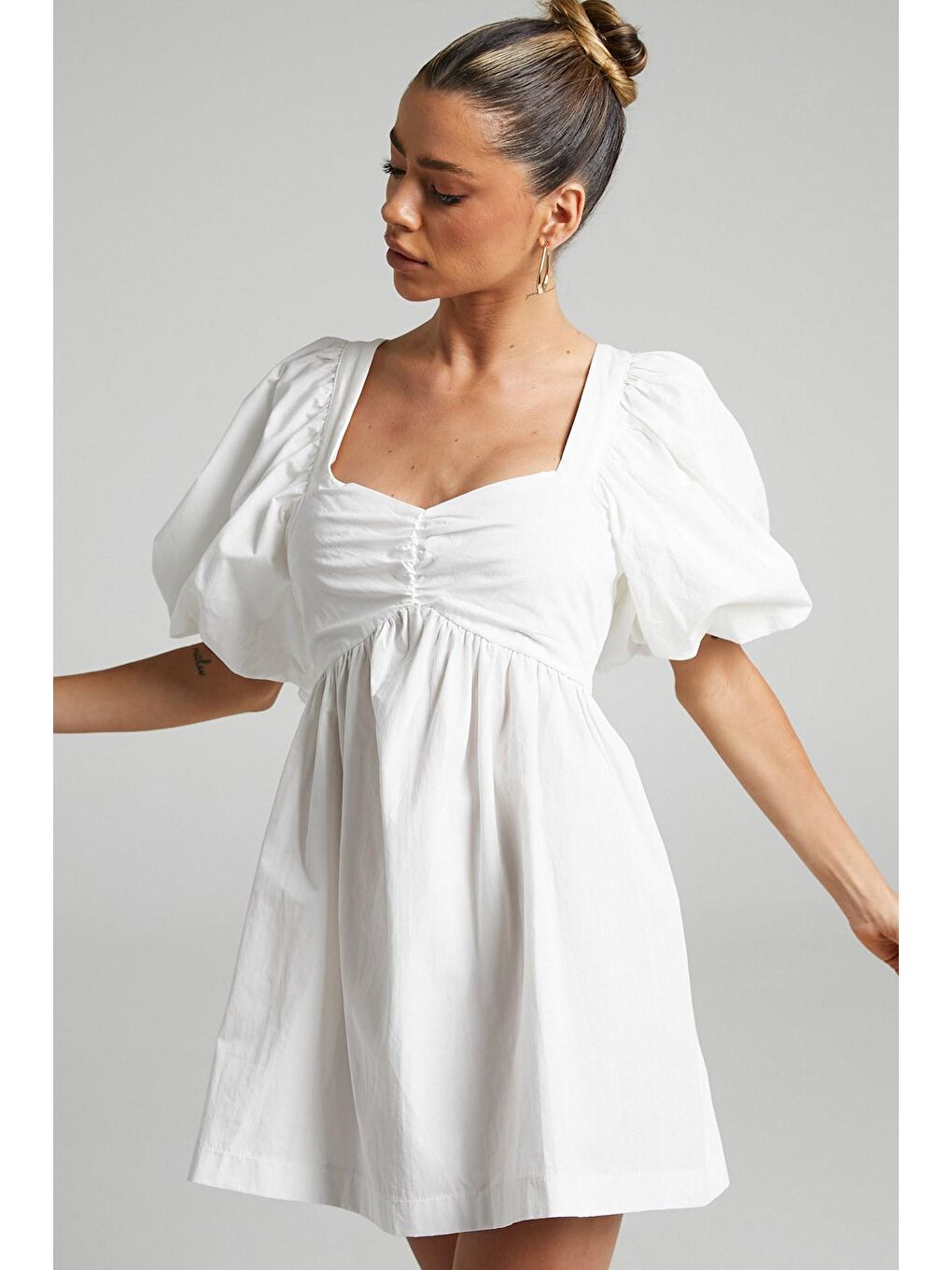 Beyaz Kalp Yaka Balon Kol Kadın Elbise MG1620-4