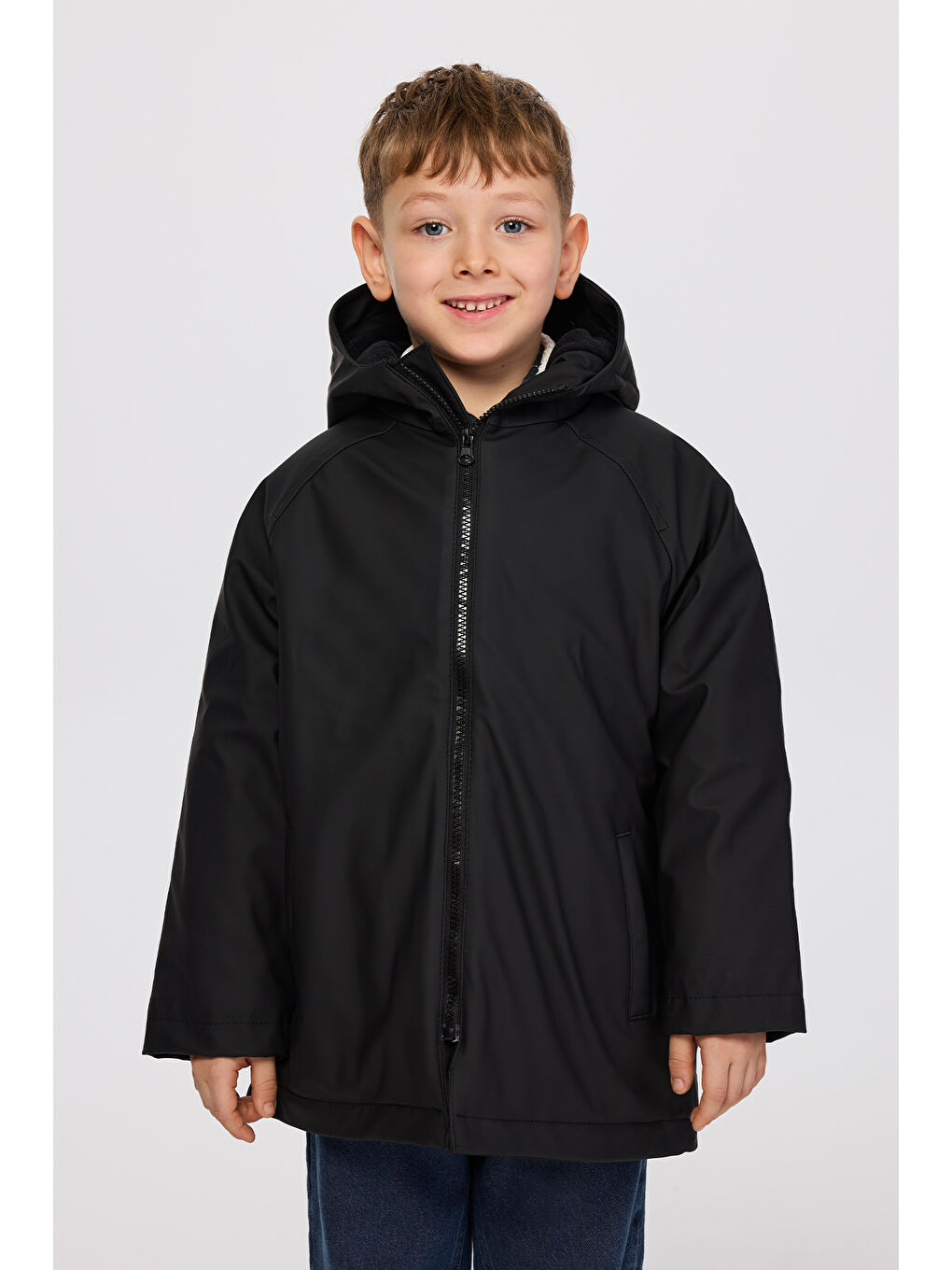 Erkek Çocuk Kapüşonlu Siyah Mont-5