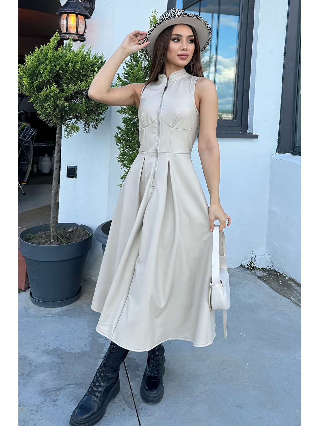 Bej Yarım Fermuarlı Suni Deri Elbise