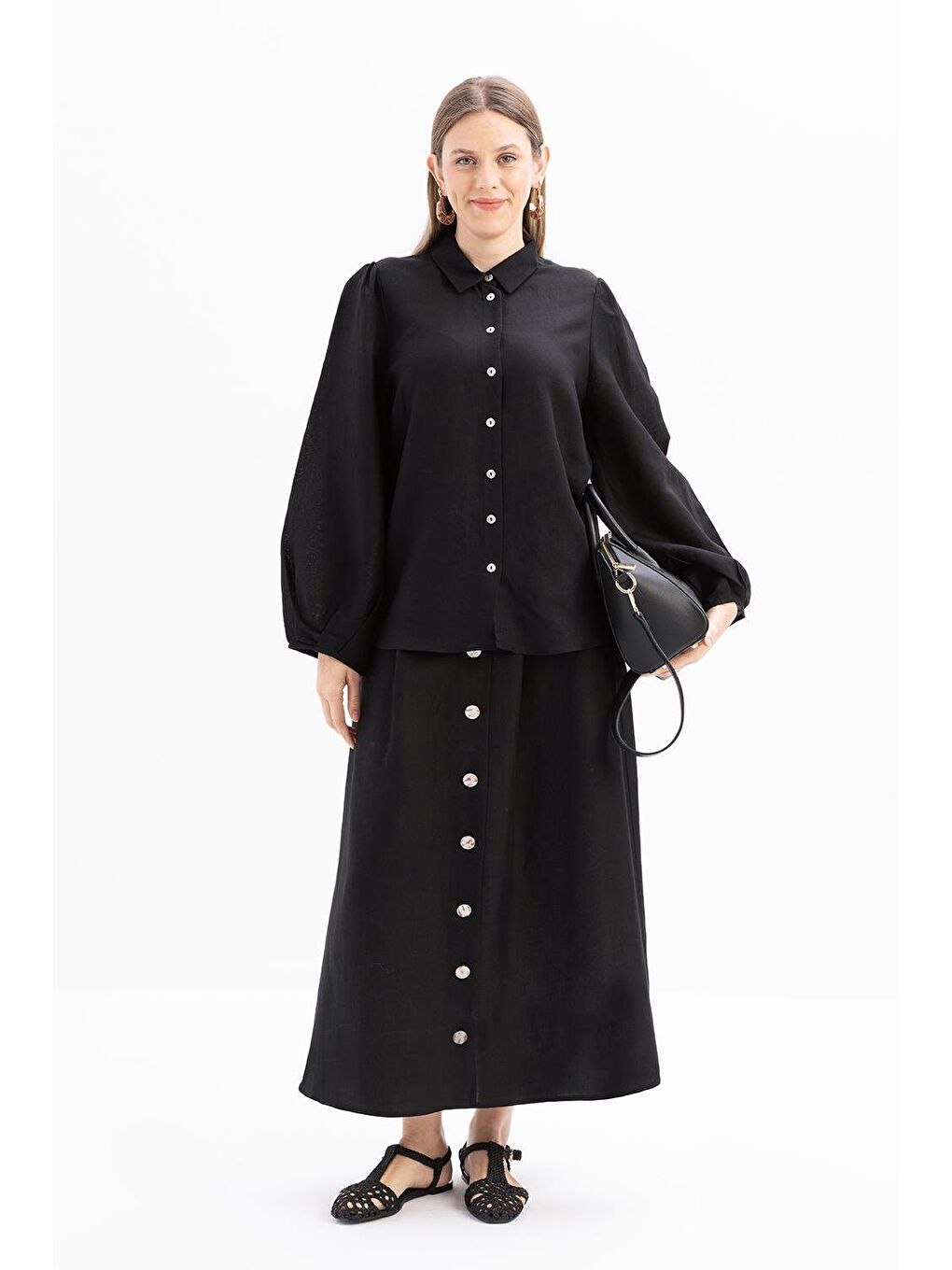 Siyah-Kol Ağzı Pile Detaylı Keten Gömlek