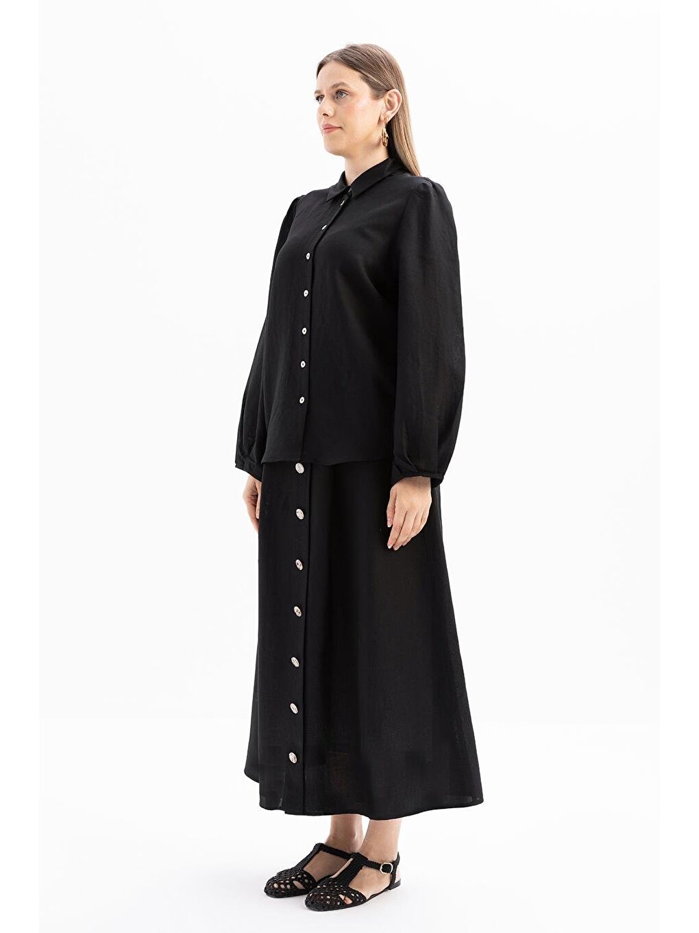 Siyah-Kol Ağzı Pile Detaylı Keten Gömlek-2