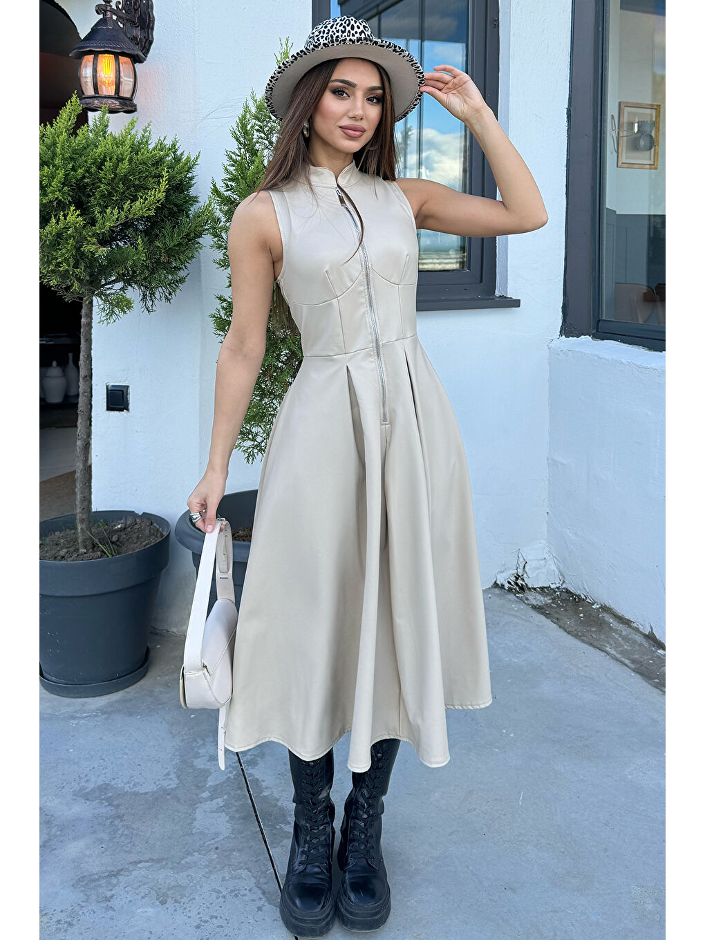 Bej Yarım Fermuarlı Suni Deri Elbise-1