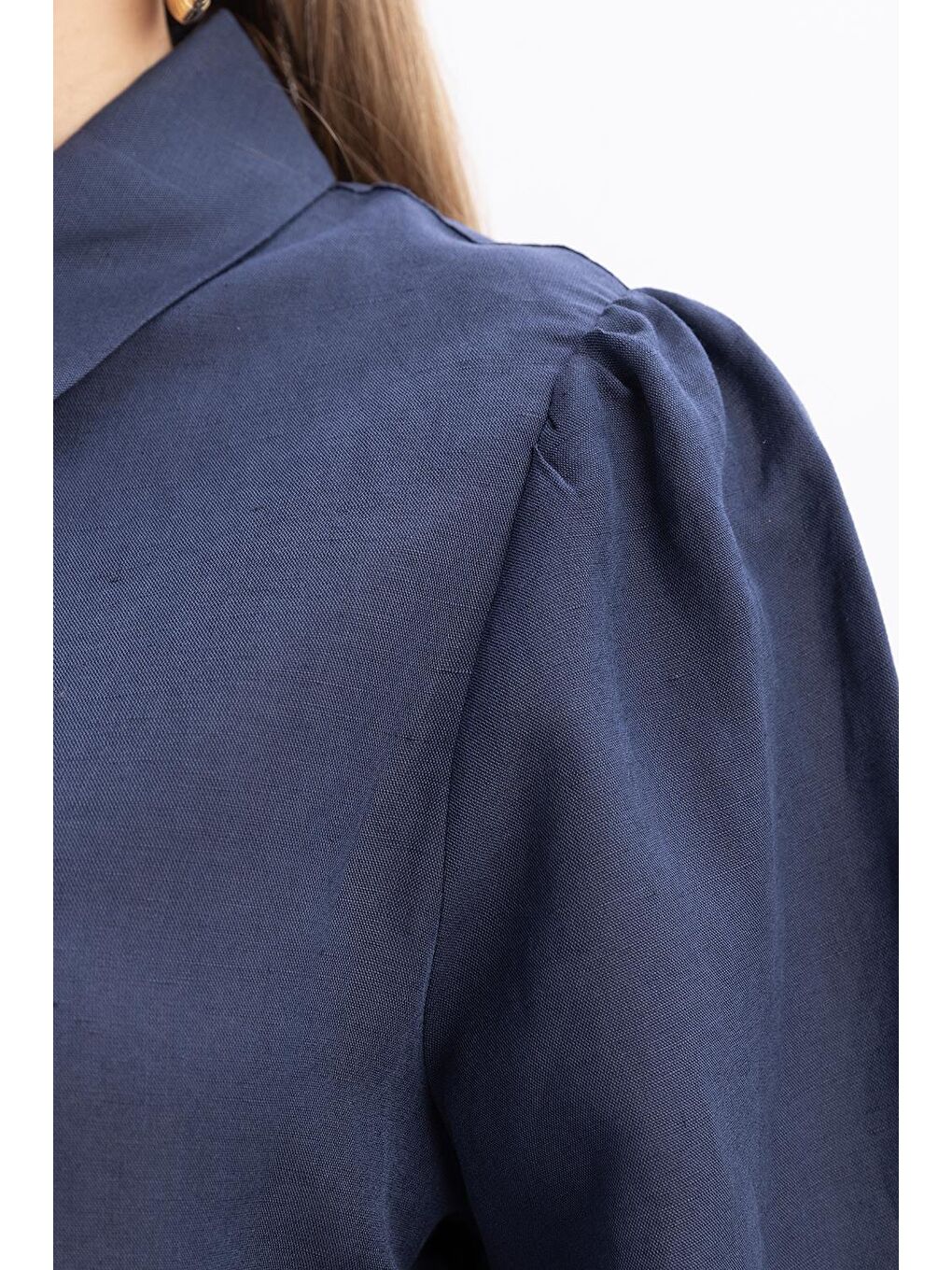 Beyaz İndigo-Kol Ağzı Pile Detaylı Keten Gömlek-4