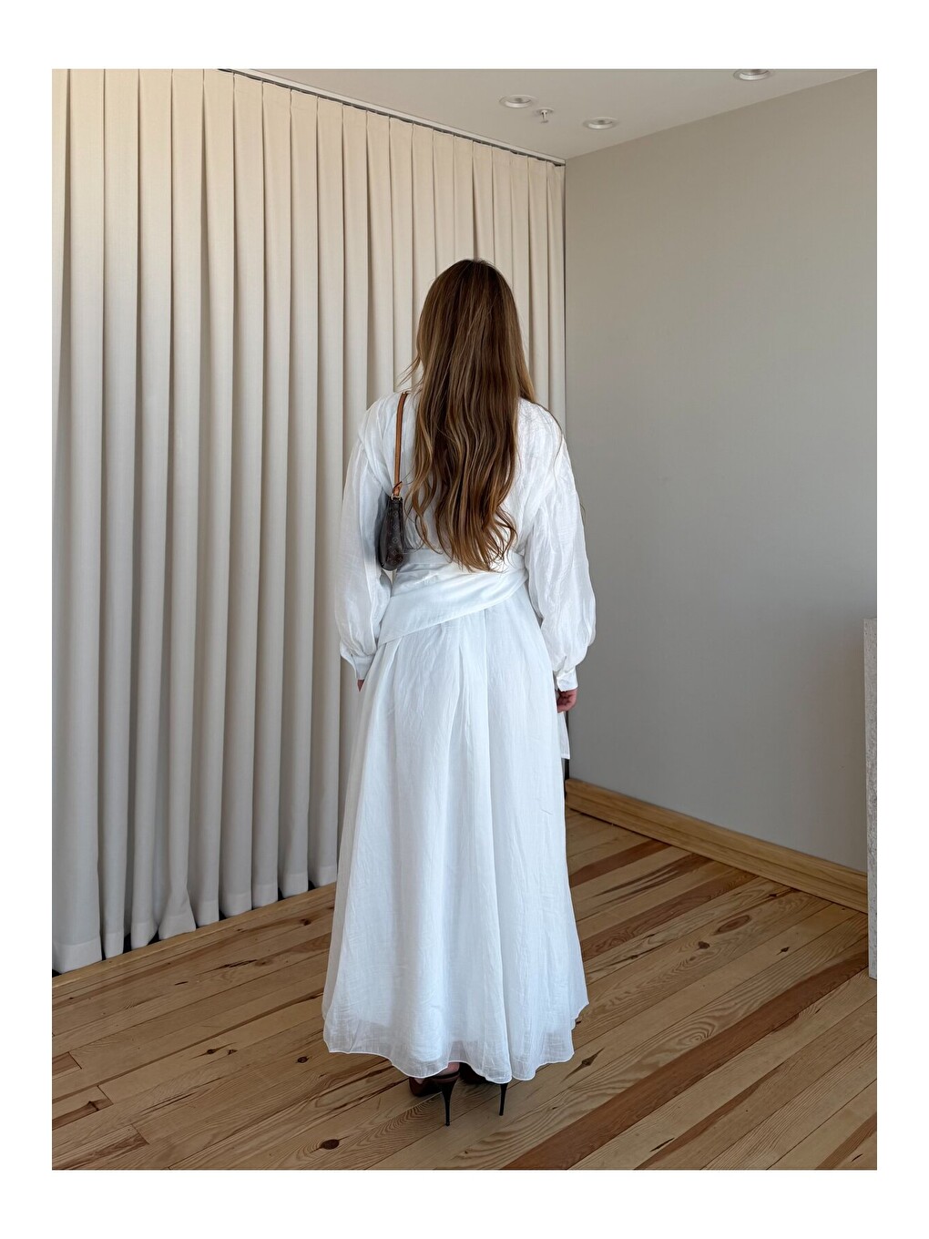 Beyaz Beli Lastikli Seyyar Kuşaklı Uzun Elbise - 7051-4