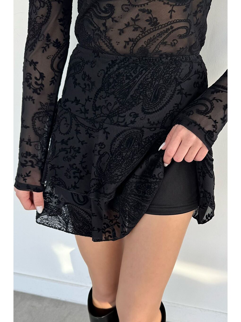 Siyah Kadın Bel Lastikli Pileli Floglu Şort Etek-2