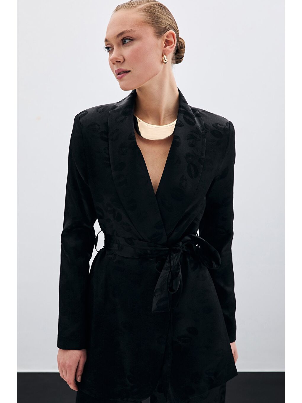 Şal Yaka Kuşaklı Ceket - Siyah-2