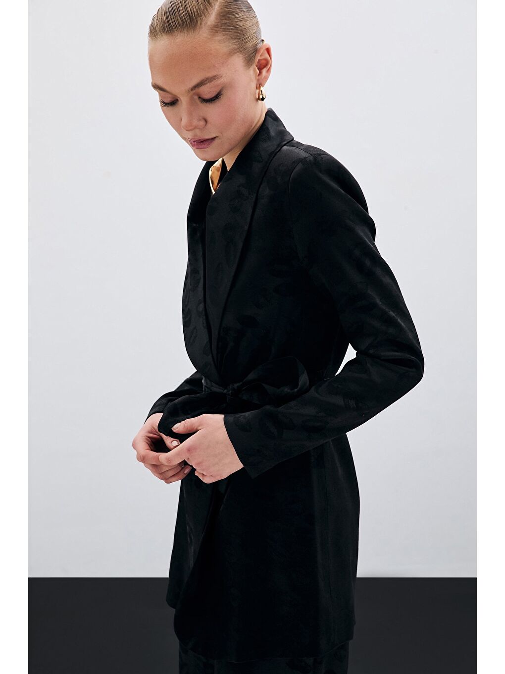 Şal Yaka Kuşaklı Ceket - Siyah-3