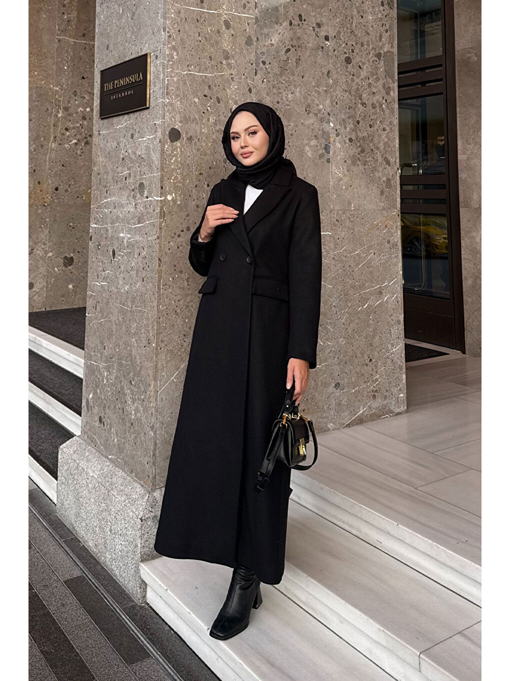 Kadın Arka Düğme Detaylı Kaşe Kaban Siyah-1